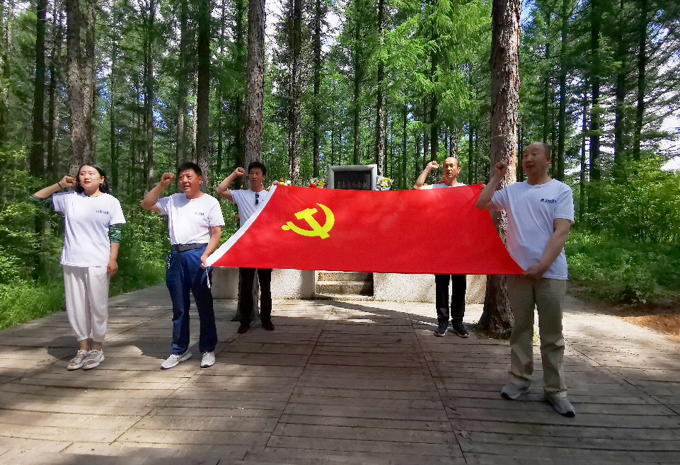 前進(jìn)的路上 我們一起努力--國(guó)投盛世團(tuán)建