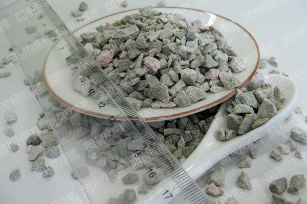 為什么沸石放在魚缸中有很大益處？