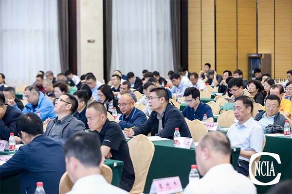 國投盛世董事長劉嚴(yán)蓬作為協(xié)會監(jiān)事長受邀參加2023亞太國際涂料產(chǎn)業(yè)發(fā)展大會-國投盛世